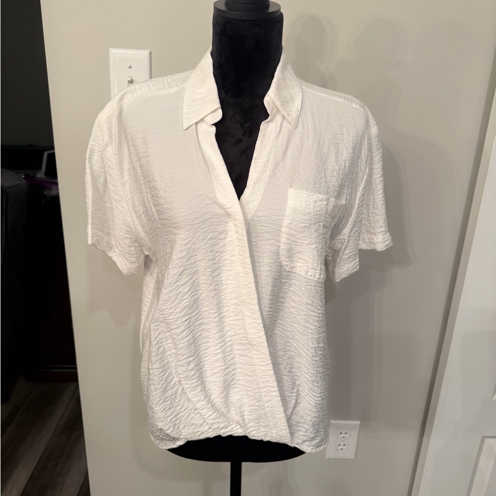 Simply Vera Vera Wang Textured White Button Down Shirt.

#52